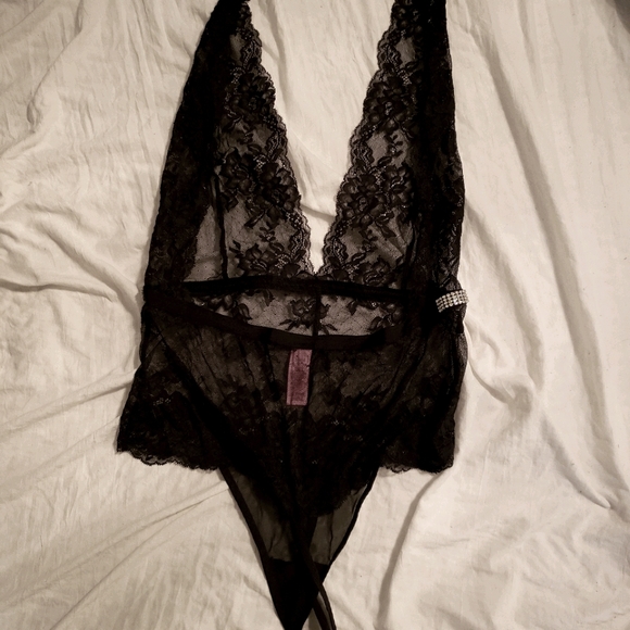 Lace bodysuit with belt - Picture 2 of 4